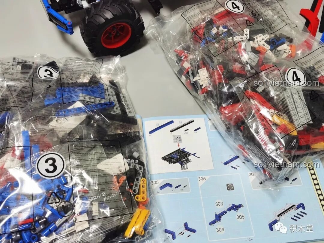 Chi tiết nắp nóc xe của PanlosBrick 673101 Ford Bronco Xe Địa Hình, cần chú ý vị trí lắp vì có thể lắp lệch nửa ô.