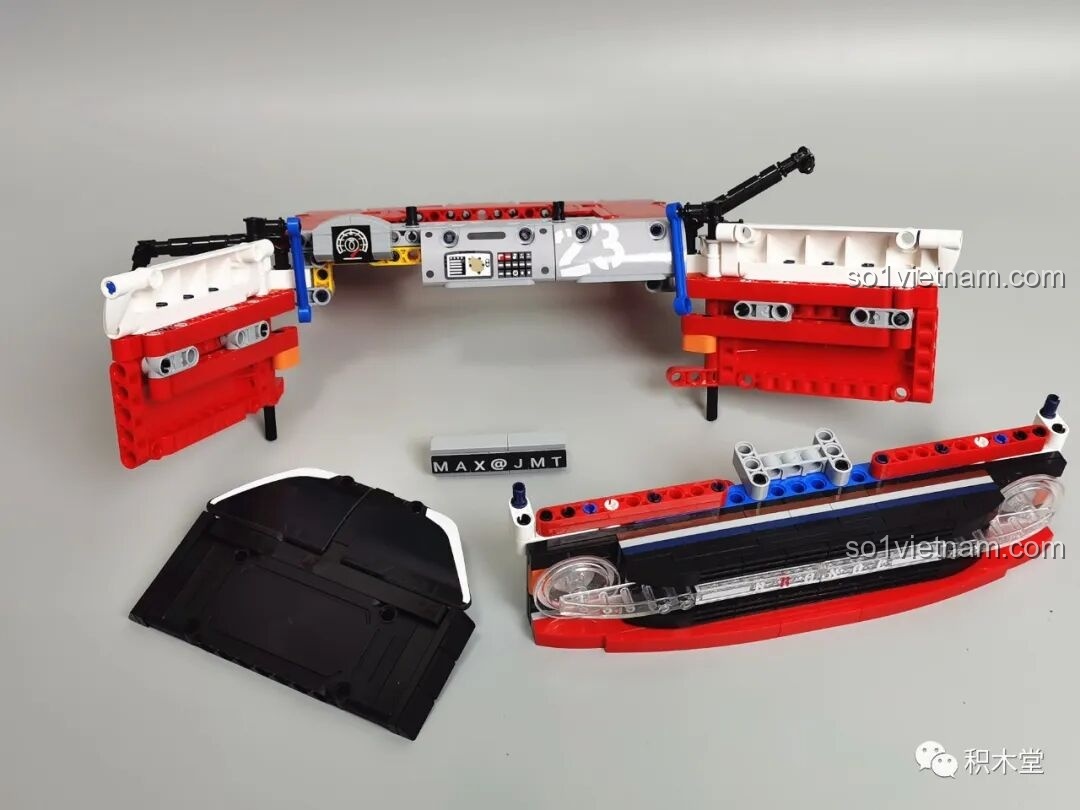 Mô hình PanlosBrick 673101 Ford Bronco Xe Địa Hình hoàn chỉnh nhìn từ góc nghiêng, nổi bật các đường nét thân xe và bánh lớn.