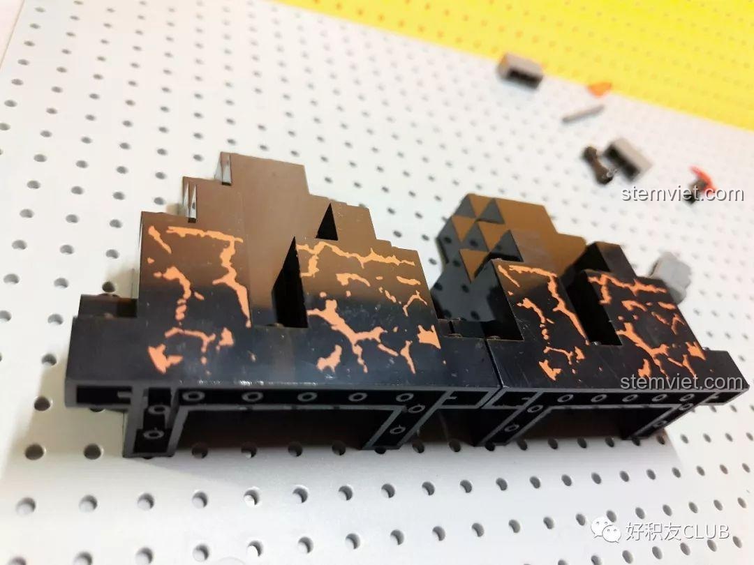 Một mảnh ghép có họa tiết in sẵn trong bộ QMAN 3807 Tây Du Ký: Đại Chiến Hồng Hài Nhi, khẳng định sản phẩm không dùng sticker, tăng tính thẩm mỹ và độ bền. Trải nghiệm QMAN 7 Tây Du Ký: Đại Chiến Hồng Hài Nhi với chất lượng in ấn vượt trội.