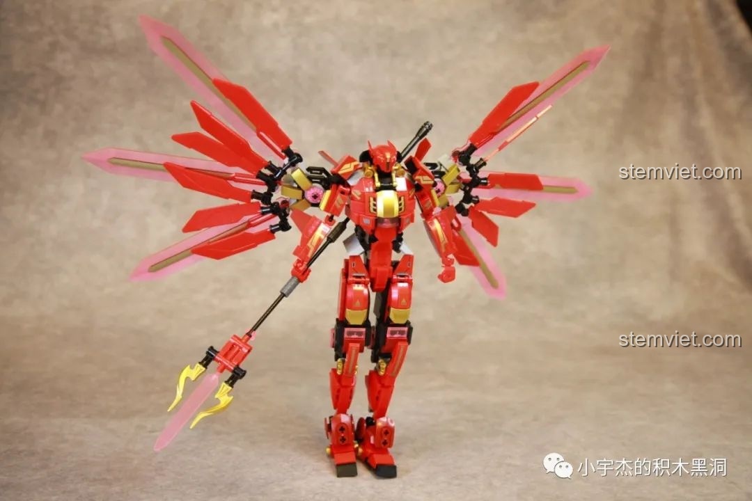 Khớp chân của Robot Cơ Giáp Quang Kích Athena được thiết kế linh hoạt, cho phép tạo nhiều tư thế đứng và di chuyển độc đáo.