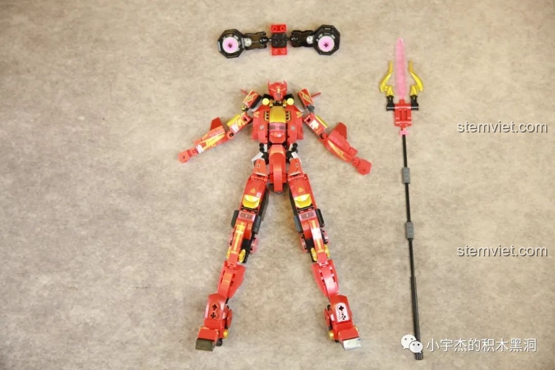 Các mảnh ghép của Robot Cơ Giáp Quang Kích Athena đã được kết nối một phần, cho thấy độ khớp nối tốt và cấu trúc vững chắc.