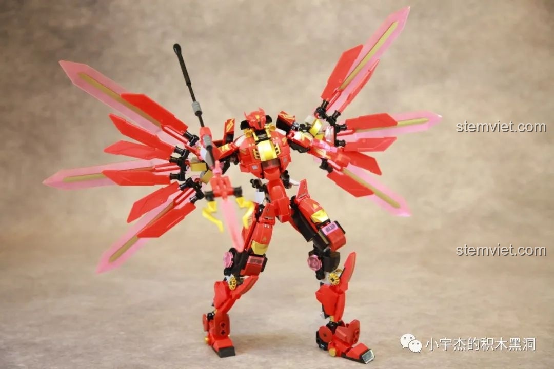 Robot Cơ Giáp Quang Kích Athena Sluban M38-B1152 đứng cạnh mô hình Mech Master Arthur M38-B1120, cho thấy sự tương đồng về tỷ lệ và thiết kế.