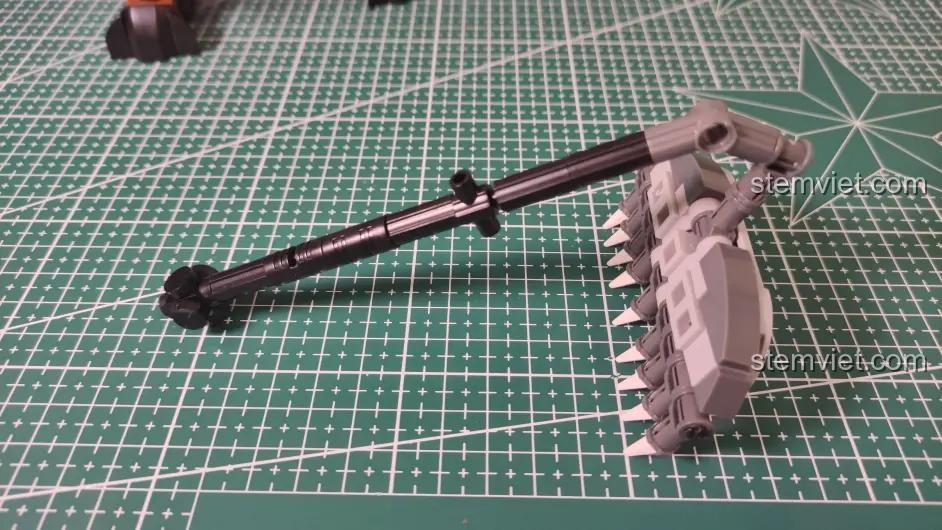 Chi tiết điếu thuốc lá nhỏ bé, phụ kiện độc đáo đi kèm mô hình Trư Bát Giới Phong Cách Hiện Đại Sluban M38-B1009.