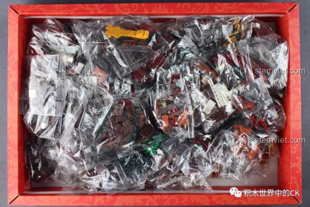 Toàn bộ các túi mảnh ghép nhựa ABS bên trong hộp XINGBAO XB-01022, sẵn sàng cho quá trình lắp ráp Vạn Phúc Khách Sạn.