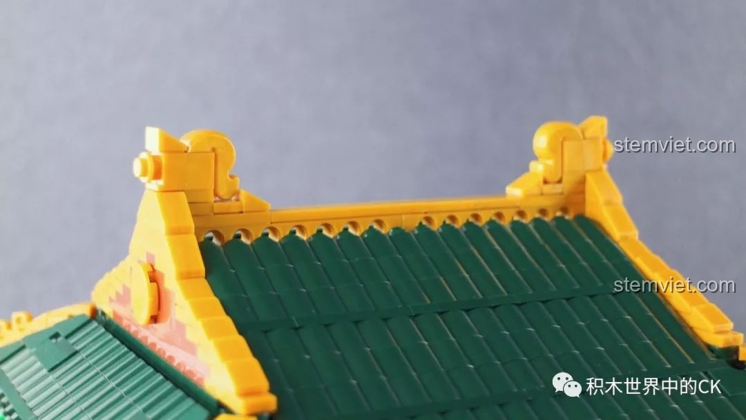 Cấu trúc module của Vạn Phúc Khách Sạn, cho phép tách rời các tầng để quan sát và chơi cùng nội thất bên trong.