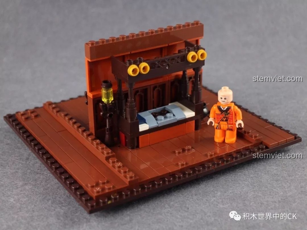 Quá trình lắp ráp tầng hai của Vạn Phúc Khách Sạn, với các phòng ngủ và nội thất được bố trí hợp lý.