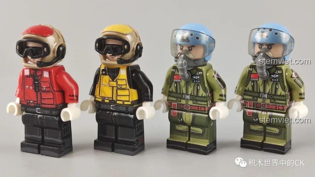 Cận cảnh 4 minifigure của bộ SEMBO 202055, với trang phục và biểu cảm chi tiết.