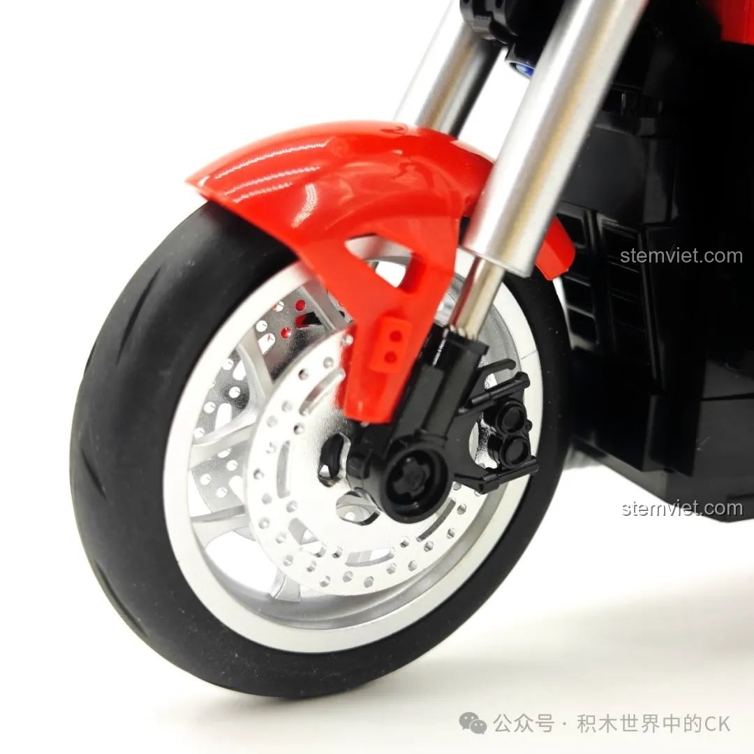 Cận cảnh bánh trước và phanh đĩa của mô hình SEMBO 714554, một chi tiết cơ khí thú vị cho bé khám phá.