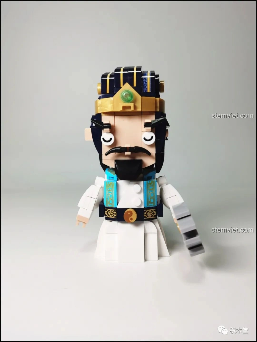 Góc nhìn cận cảnh bộ tứ mô hình Sluban Q-Bricks Tam Quốc, tập trung vào chi tiết.