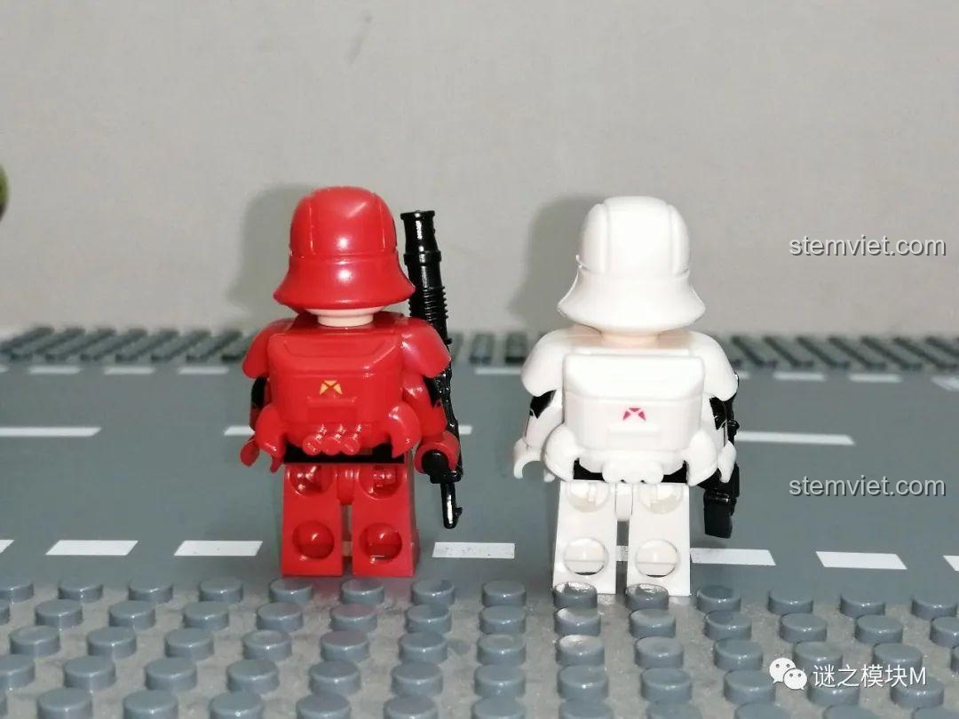 Cận cảnh chi tiết in trên minifigure Boba Fett và Jango Fett từ bộ KORUIT KT1045.