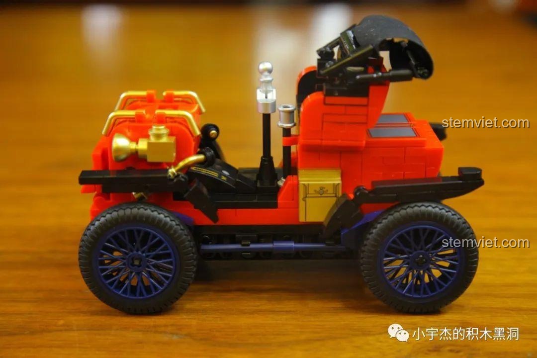 Cận cảnh chi tiết cần điều khiển và máy móc trên mô hình xe Duryea Model L SEMBO 705400.