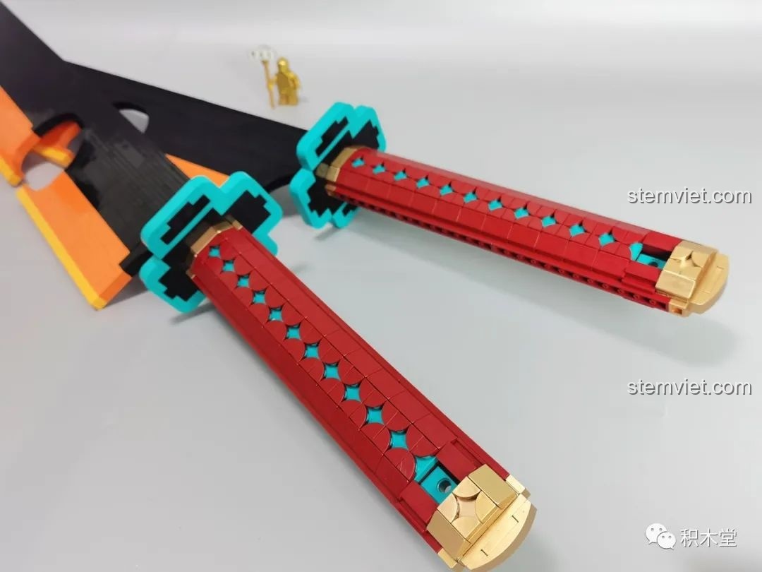 Cận cảnh chi tiết chuôi đao của bộ lắp ghép Vũ khí của Uzui Tengen DK1507.