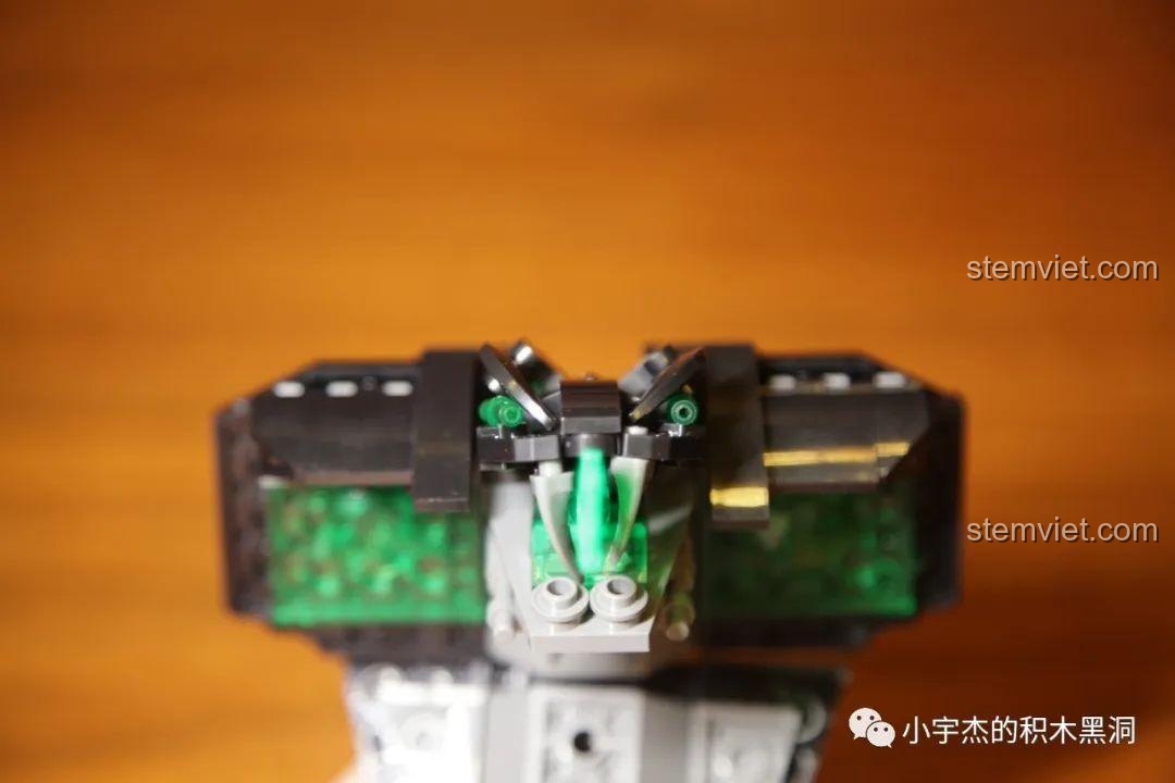 Cận cảnh chi tiết đầu rắn của bộ lắp ghép Cảnh Xà Trận cho con gái trên 9 tuổi, thiết kế tinh xảo.