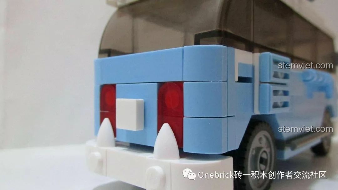 Cận cảnh đầu xe của bộ lắp ráp Xe Kombi B0707, cho thấy chi tiết đèn pha và cản trước được thiết kế tỉ mỉ.