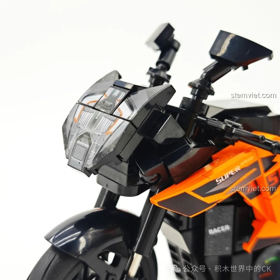 Cận cảnh chi tiết đầu đèn của mô hình 'Ánh Sáng Viễn Dã' SEMBO 714555, thể hiện sự sáng tạo trong thiết kế.