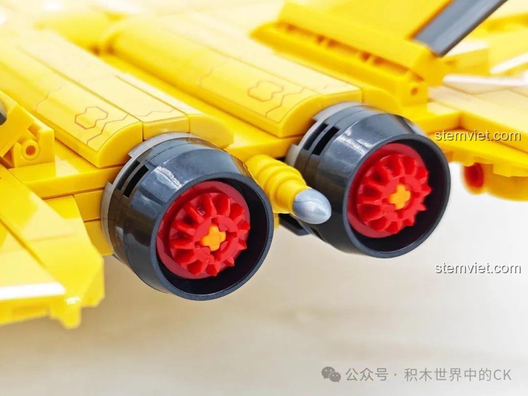 Ảnh chụp cận cảnh hai động cơ phản lực của mô hình máy bay chiến đấu J-35 SEMBO 202254.