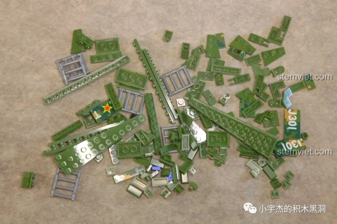 Cận cảnh giáp váy bên hông của xe Panlos Brick 639010 Xe Bọc Thép 04A