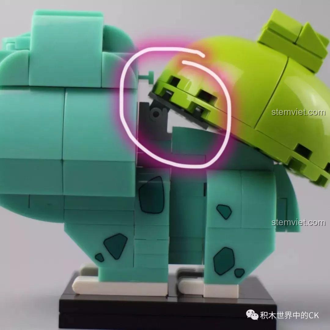 Cận cảnh khớp nối giữa thân và củ hành của Bulbasaur, nguyên nhân gây ra sự lỏng lẻo.