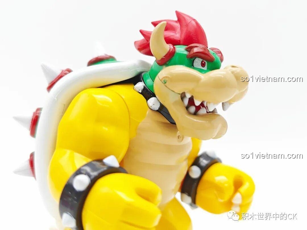 Cận cảnh khuôn mặt hung tợn của big-figure Bowser trong bộ WM6103, thể hiện sự uy quyền của nhân vật.