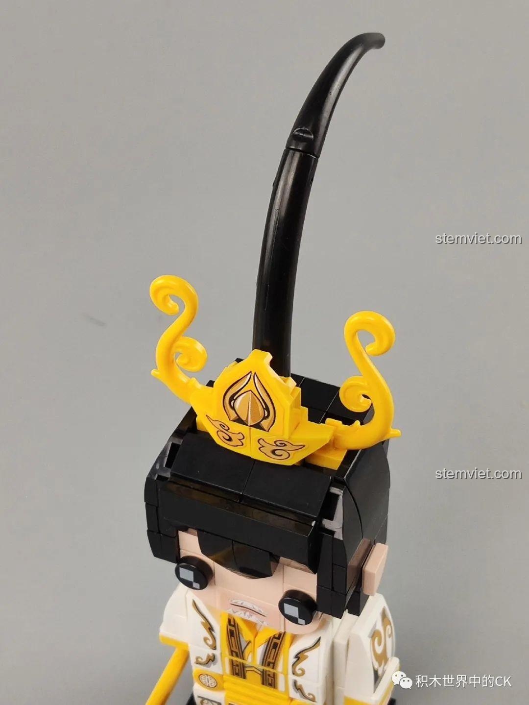 Cận cảnh khuôn mặt mô hình Đát Kỷ Zhegao QL2305, với đôi mắt đỏ và biểu cảm quyến rũ.