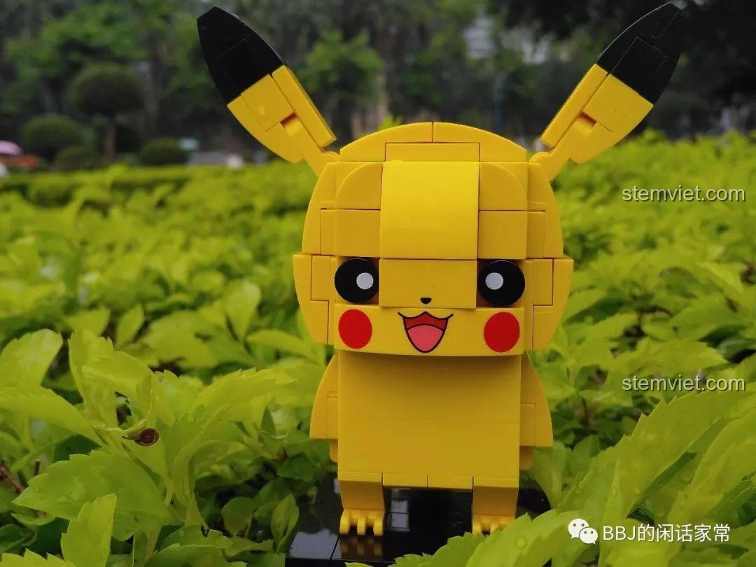 Cận cảnh khuôn mặt của mô hình Keeppley Pikachu với các chi tiết mắt, mũi, miệng và má hồng được in sắc nét.