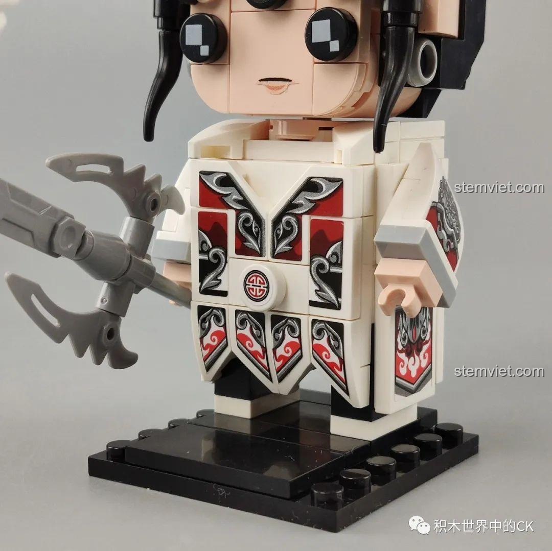 Cận cảnh khuôn mặt mô hình Khương Tử Nha Zhegao QL2304, với râu và biểu cảm hiền từ.