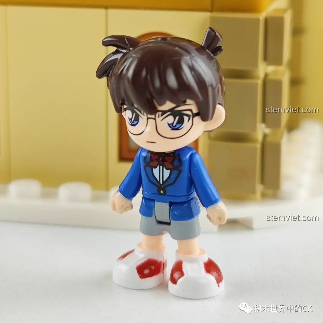 Cận cảnh minifigure Conan Edogawa trong bộ Keeppley K20706.
