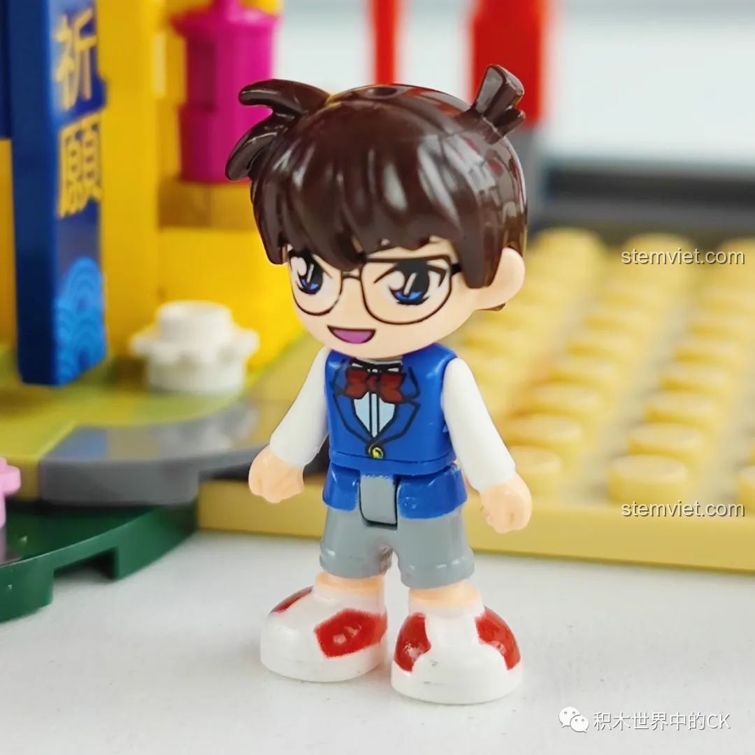 Cận cảnh minifigure Conan Edogawa trong bộ lắp ráp Keeppley K20707.