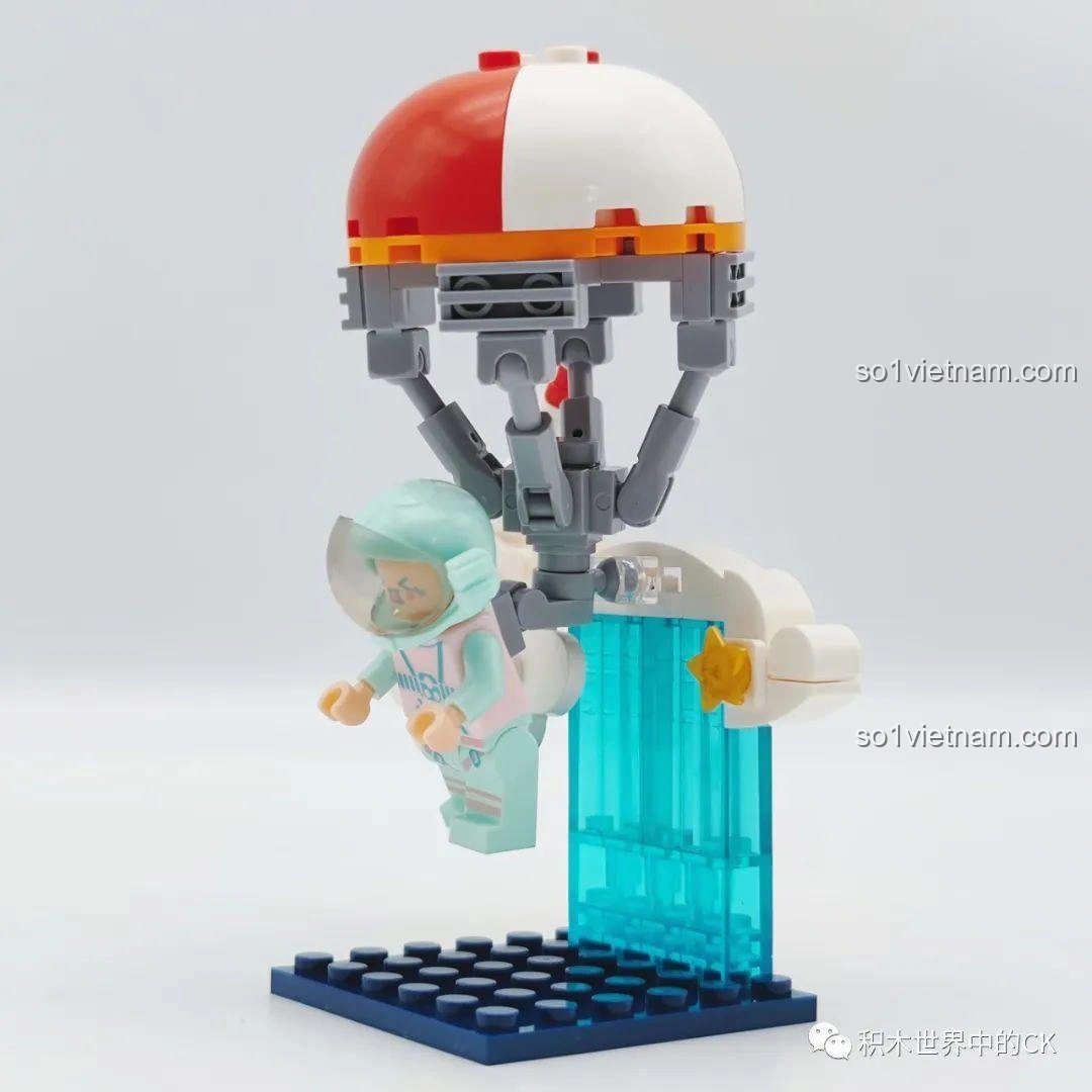 Cận cảnh tổng thể mô hình Phi hành gia xanh mint Space Landing, với phi hành gia, dù và tên lửa, thuộc bộ đồ chơi WISE BLOCK HA390213.