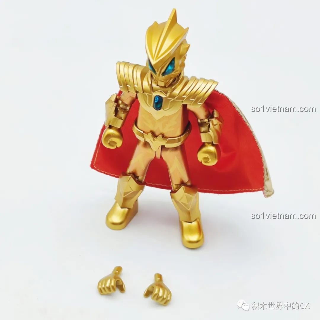 Cận cảnh các phụ kiện vũ khí của nhân vật Ultraman trong Bộ Sưu Tập Ultraman 2023.