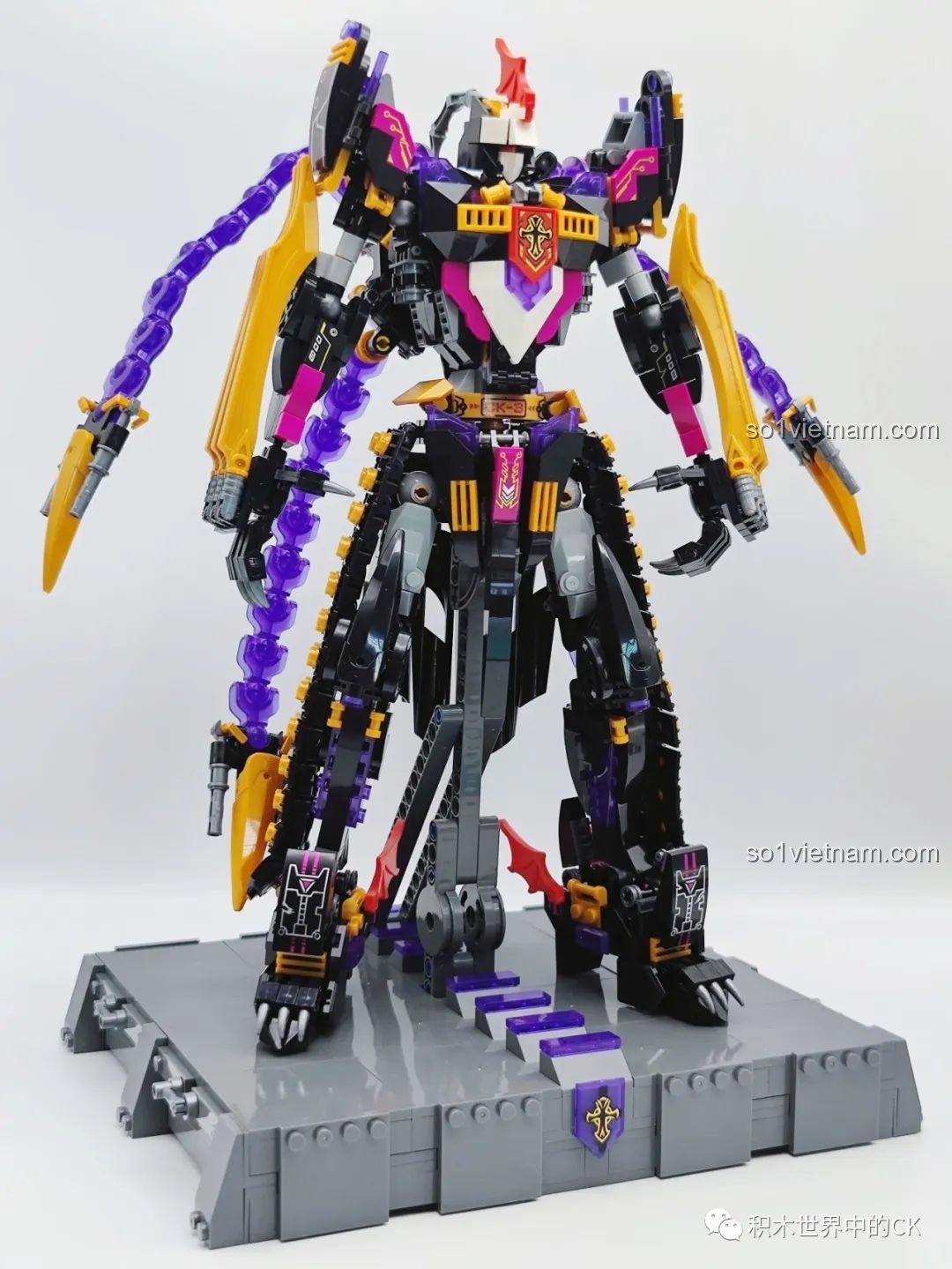 Cận cảnh quá trình lắp ráp bộ JIESTAR 67010 Kỵ Sĩ Tai Ương, các chi tiết khớp nối hoàn hảo, thể hiện chất lượng mảnh ghép.