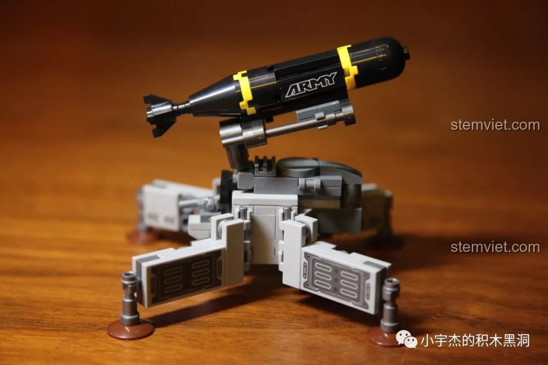 Cận cảnh quả tên lửa trên bệ phóng của bộ lắp ráp Panlos 631004D, thiết kế chi tiết.