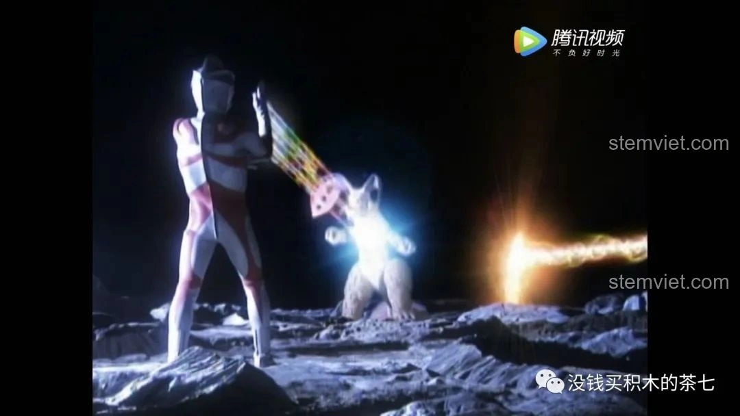 Cận cảnh vũ khí đi kèm bộ lắp ráp SEMBO 108776 Căn cứ Phượng Hoàng Sào Ultraman, giống đầu phi tiêu Ultraman Blu.