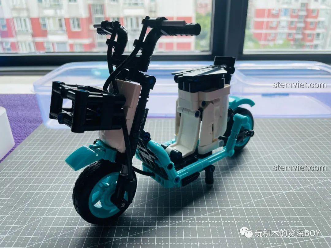 Cận cảnh mô hình xe điện ZHEGAO QL1268 và hộp, thể hiện sự chi tiết của mô hình.