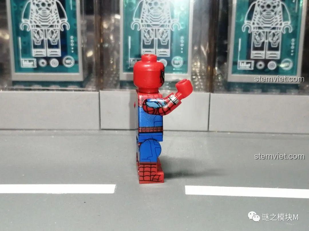 Cận cảnh minifigure Zombie Iron Man trong bộ WM6132, chi tiết bộ giáp Mark 50.