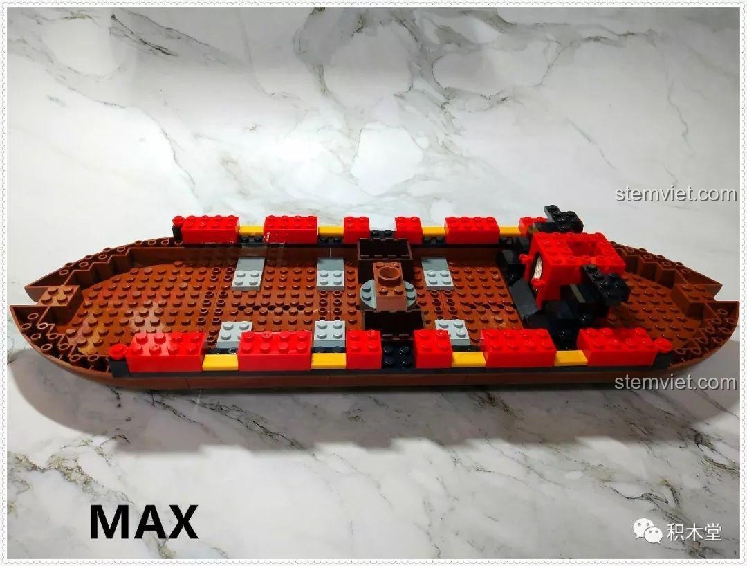 Cần cẩu tàu trên Tàu Cướp Biển Skull Adventure QL1801.