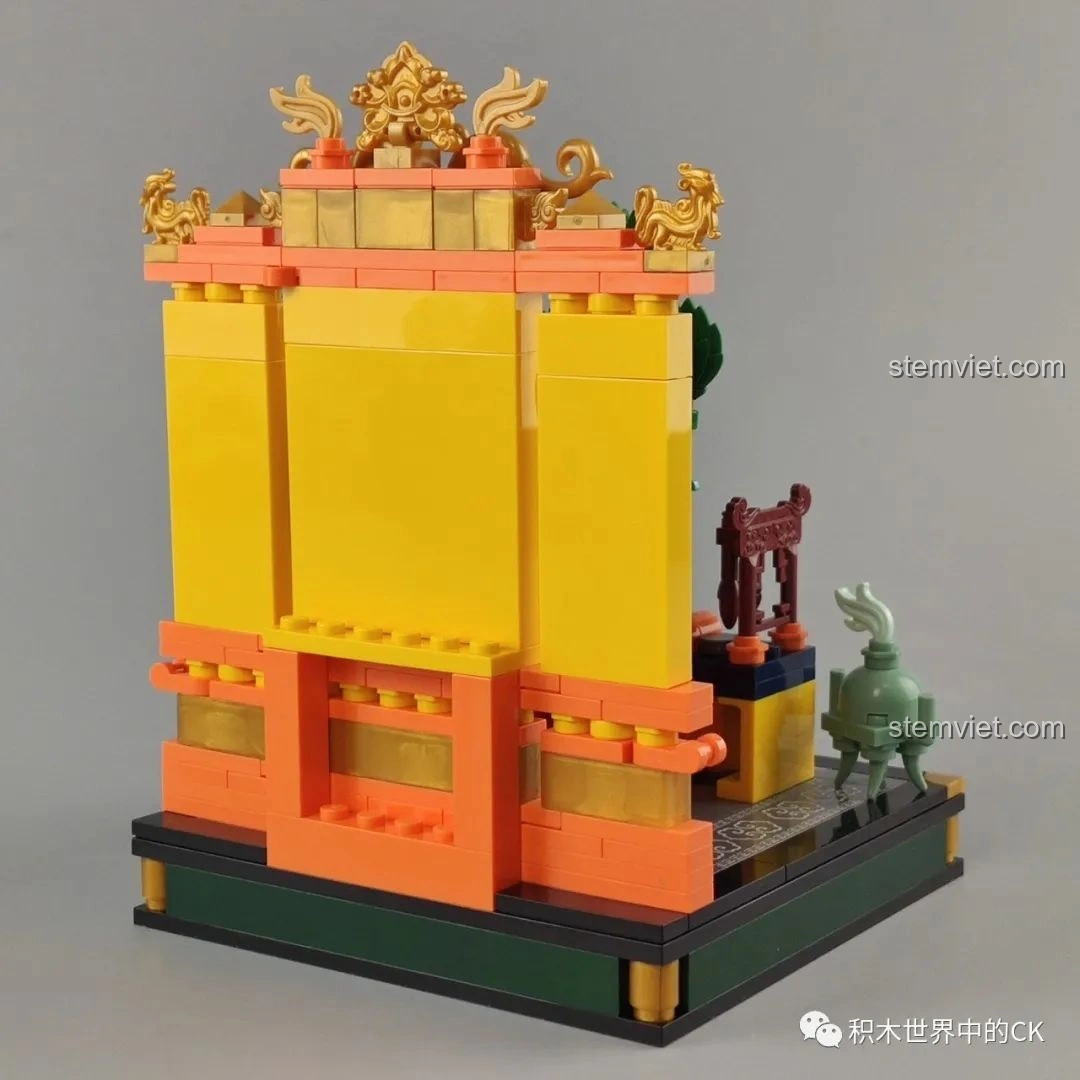 Mặt sau mô hình Keeppley K10143 Cần Chính Thân Hiền, các mảnh ghép được kết nối chắc chắn, bền vững.