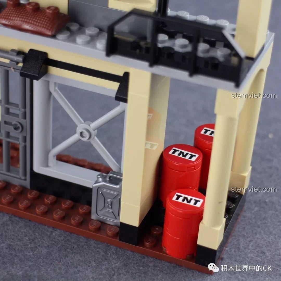 Lá cờ đầu lâu của phe phản diện trên căn cứ trong bộ lắp ráp Qman 3209 Xe Bọc Thép Tấn Công ThunderMission.