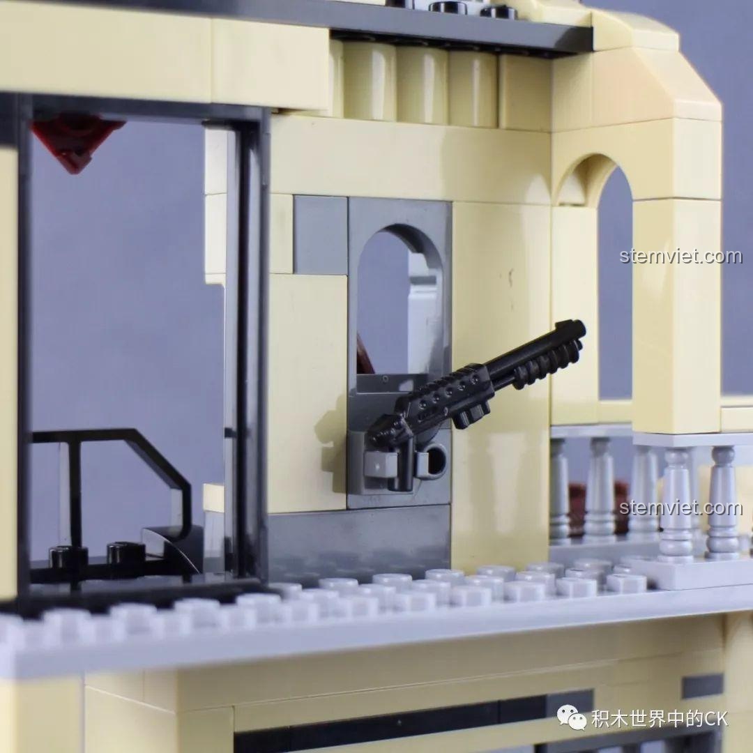 Tháp canh nhỏ với súng máy và cầu treo nối với căn cứ trong bộ lắp ráp Qman 3209 Xe Bọc Thép Tấn Công ThunderMission.