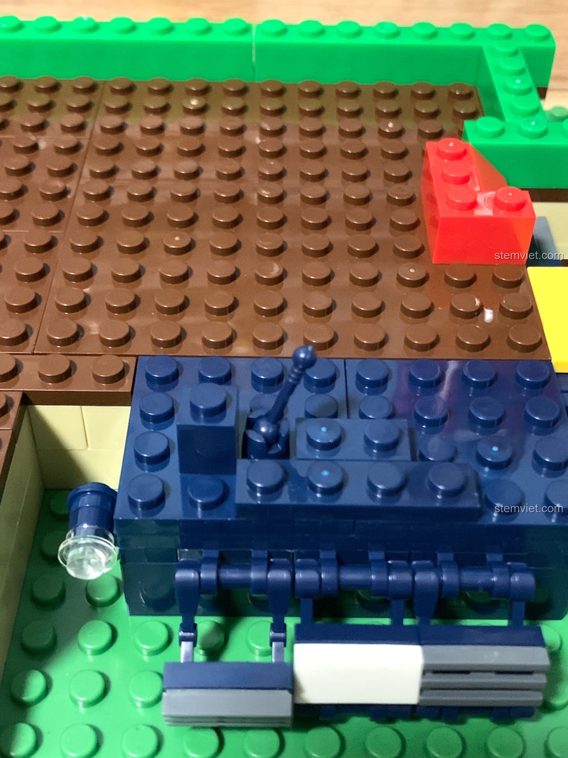 Cận cảnh chi tiết cần điều khiển 360 độ độc đáo trong bộ lắp ghép WANGE 6313 Tòa nhà Modular Building.