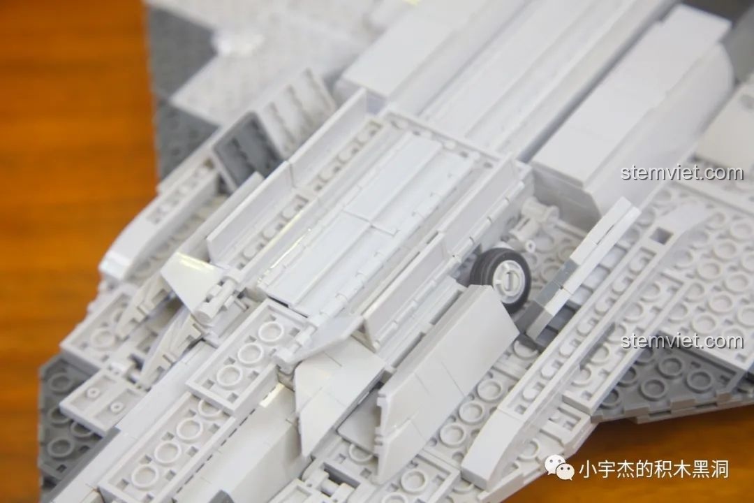 Hệ thống càng đáp có thể thu gọn của mô hình Su-57 Flanker Sluban M38-B0986.