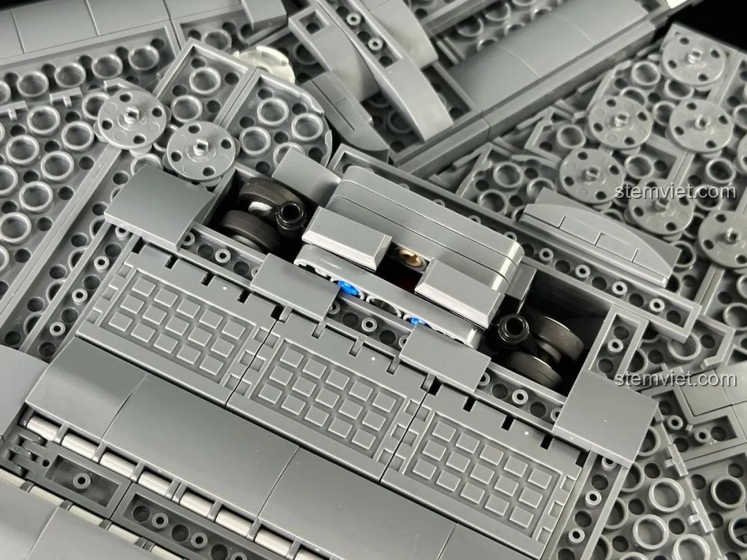 Càng đáp trước đã được thu gọn hoàn toàn vào thân của mô hình máy bay ném bom tàng hình thế hệ mới.