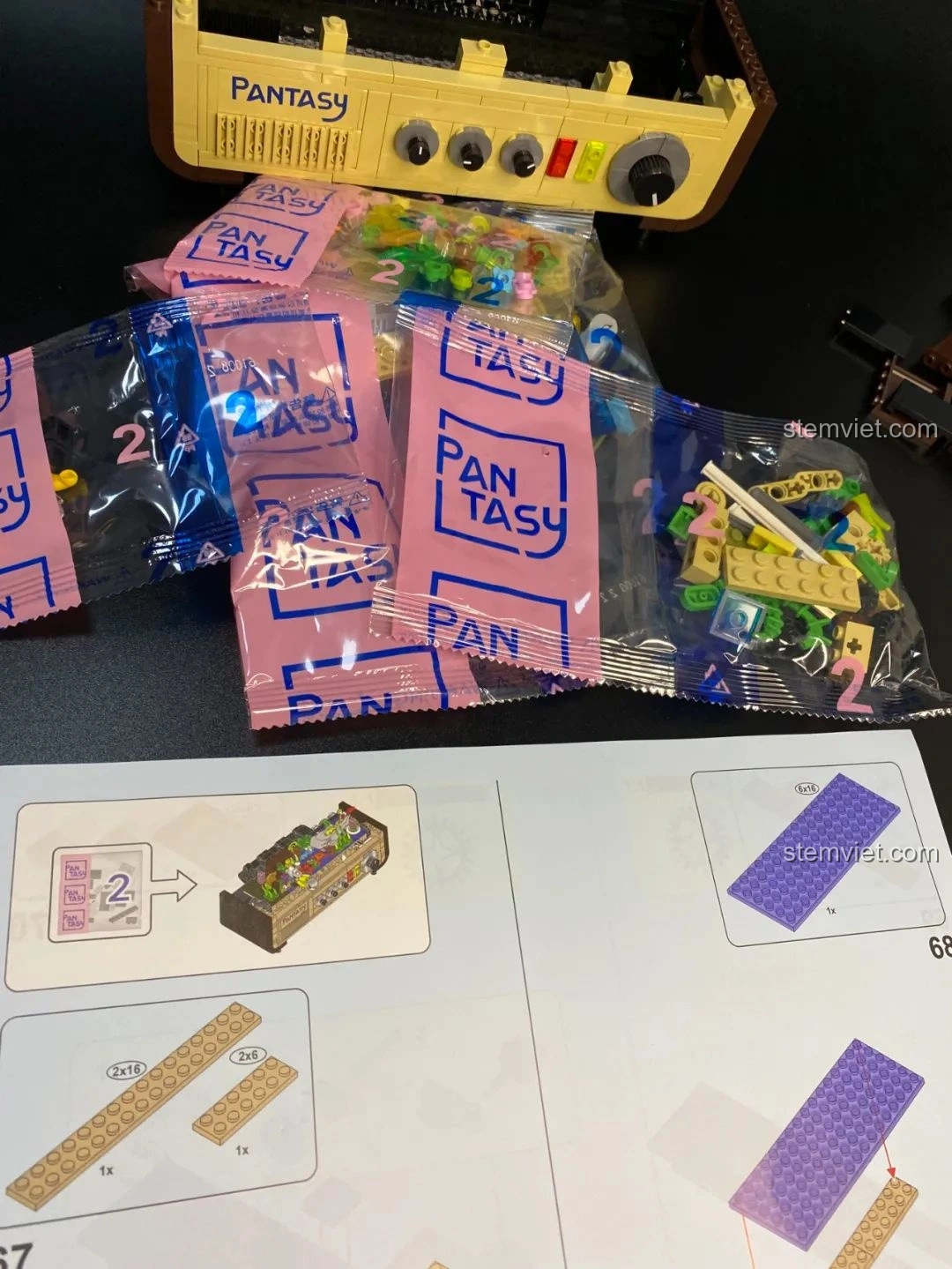 Cảnh biển mini với cá mập, thợ lặn và san hô trong bộ đồ chơi Pantasy 61008 Tivi Cổ Điển.