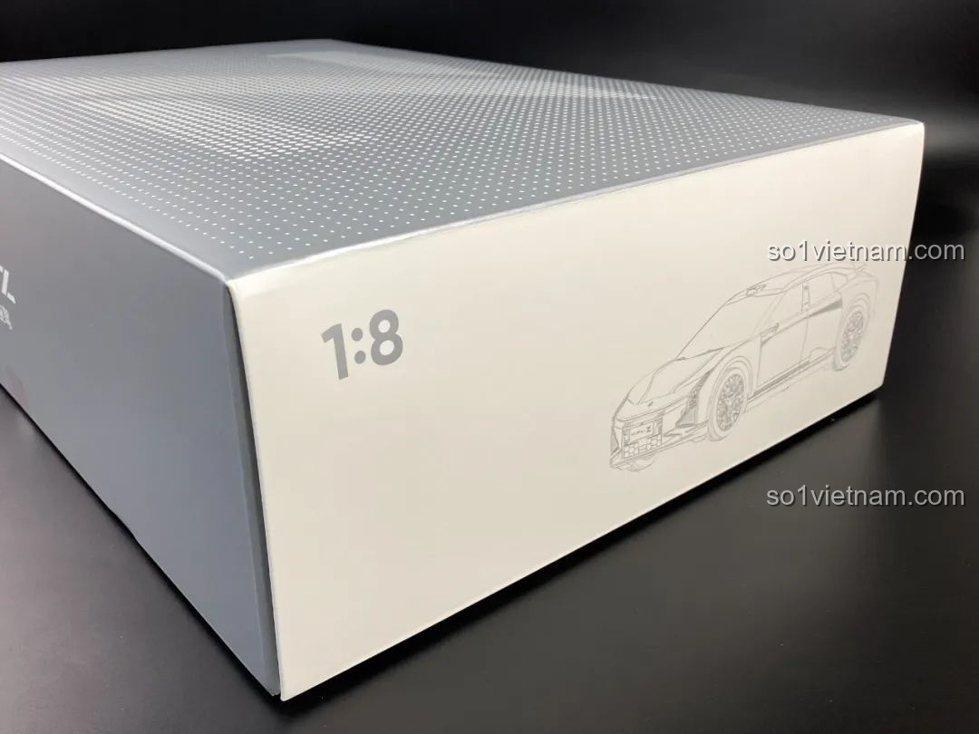 Cận cảnh hộp với thông tin tỉ lệ 1:8 của bộ lắp ráp xe HiPhi Z Pixel Sci-Fi Car Model của Pantasy