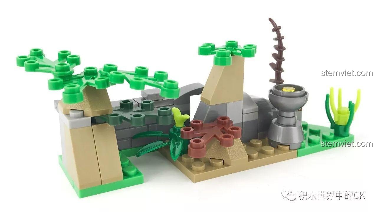 Cảnh quan cho Hậu Nghệ trong bộ lắp ráp SEMBO Block 11840, với cây cối và địa hình núi đá.