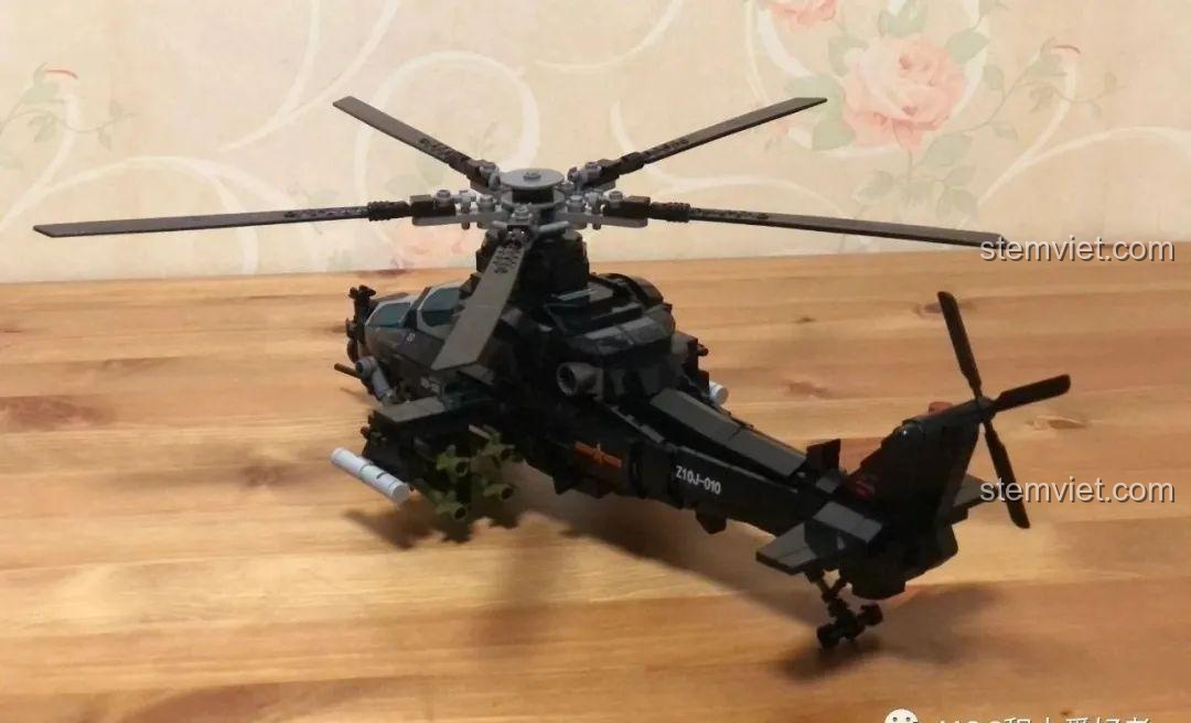 Cận cảnh cánh quạt chính của mô hình Sembo 202119 Trực thăng tấn công Z-10, với các khớp nối linh hoạt.