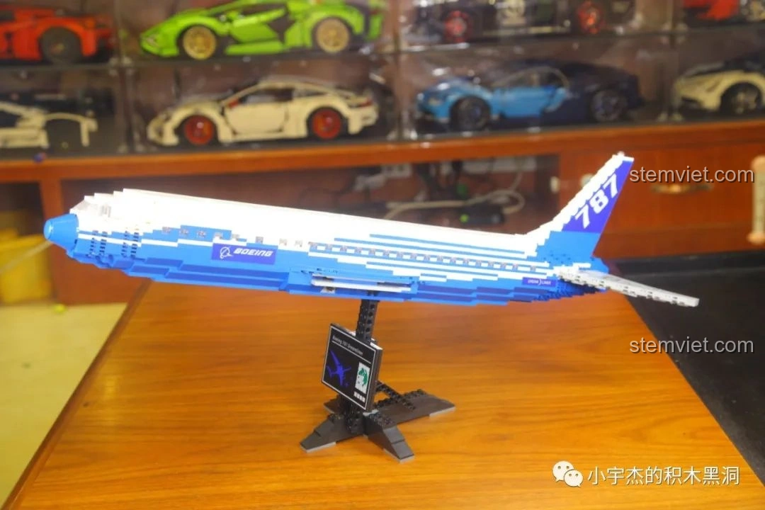 Cặp động cơ của mô hình máy bay Boeing 787 Dreamliner 80009, chi tiết cánh quạt.