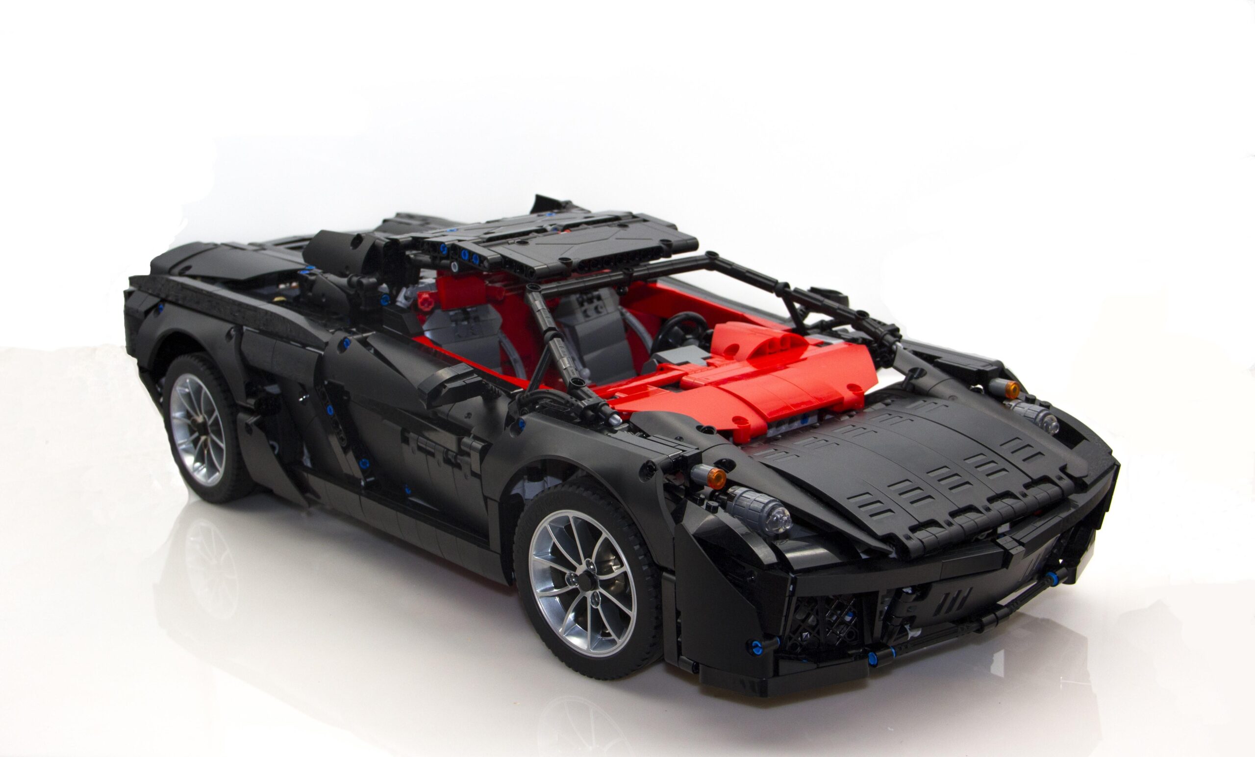 Toàn cảnh siêu xe mui trần màu đen The PF Tribute Carolyn's CJ-2003 tỉ lệ 1:8