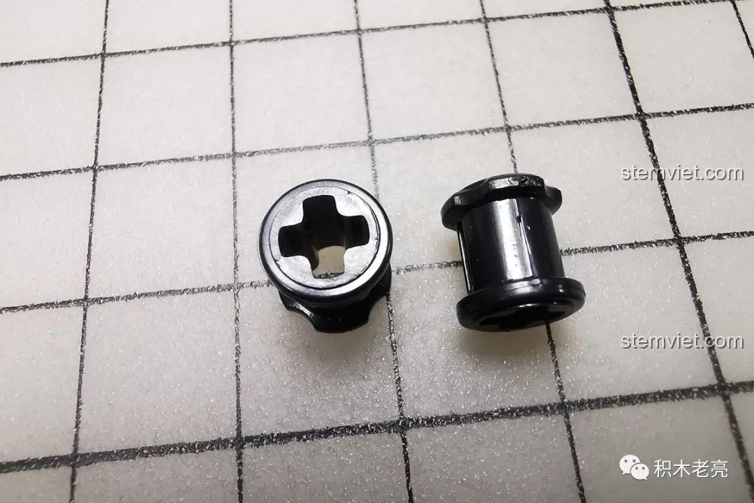 Chi tiết phần đuôi xe GTR V10 với hệ thống ống xả, đèn hậu và bộ khuếch tán gió hầm hố.