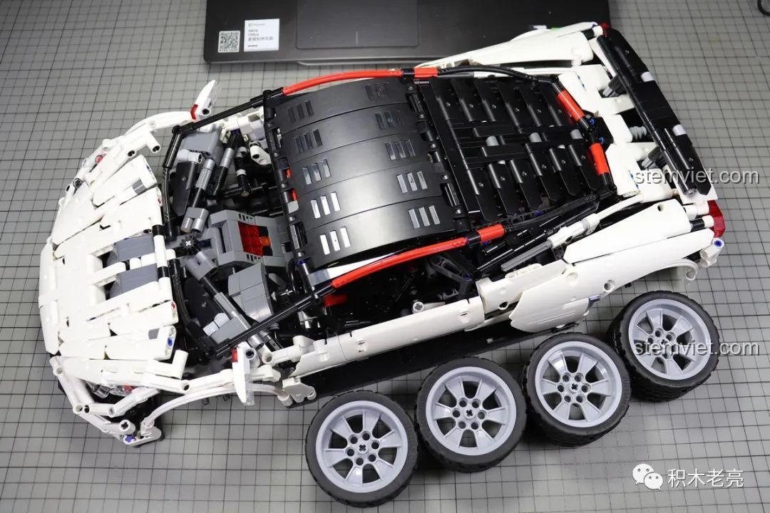 Quá trình lắp ráp hộp số hoặc một cụm cơ khí phức tạp của mô hình Carolyn's CW001.